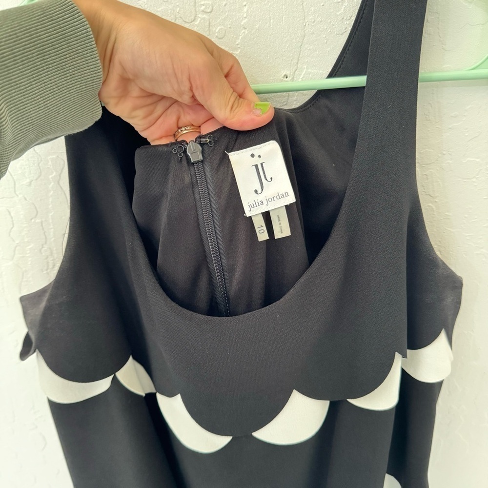 Julia Jordan Sleeveless Tank Scallop Shape Sheath Black White Dress Size 10 - Picture 5 of 12